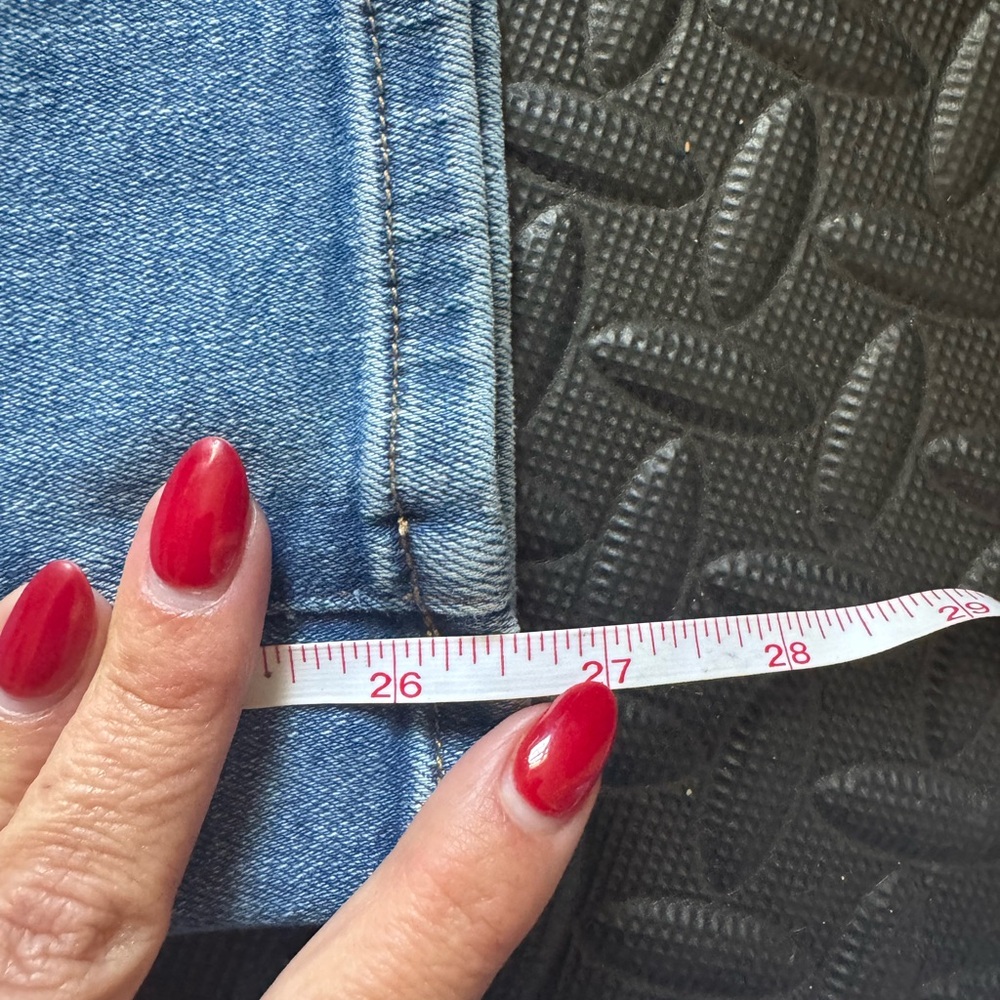 Madewell Mid-Rise Kick Out Crop Jeans - Picture 6 of 7